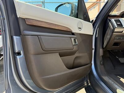 2018 Land Rover Discovery HSE   - Photo 13 - North Hills, CA 91343