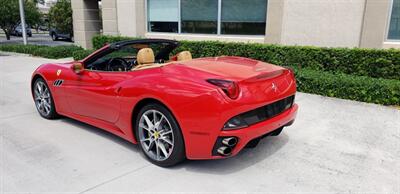 2013 Ferrari California   - Photo 16 - Hallandale, FL 33009