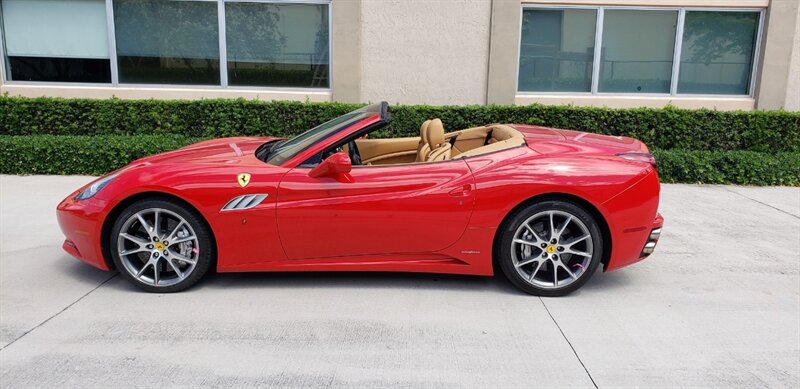 The 2013 Ferrari California photos