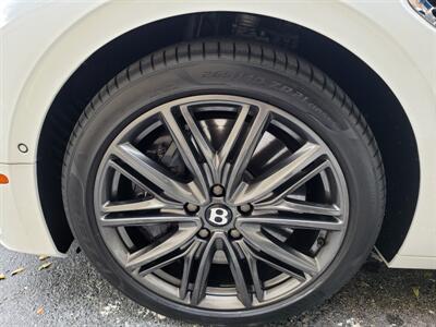 2021 Bentley Flying Spur V8   - Photo 23 - Hallandale, FL 33009