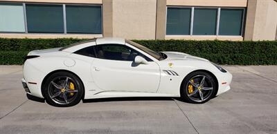 2014 Ferrari California   - Photo 20 - Hallandale, FL 33009