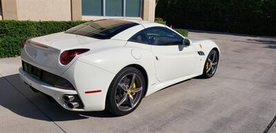 2014 Ferrari California   - Photo 14 - Hallandale, FL 33009