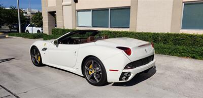 2014 Ferrari California   - Photo 3 - Hallandale, FL 33009