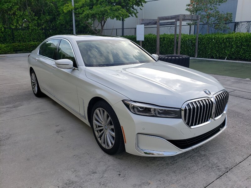 2022 BMW 740i  