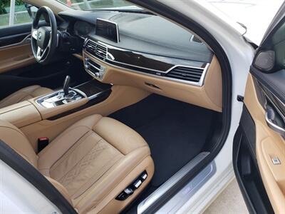 2022 BMW 740i   - Photo 4 - Hallandale, FL 33009