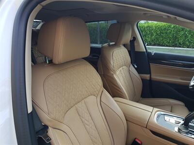 2022 BMW 740i   - Photo 6 - Hallandale, FL 33009