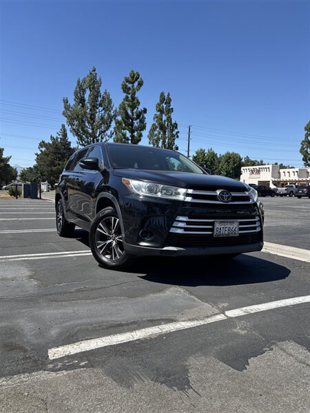 2017 Toyota Highlander LE  