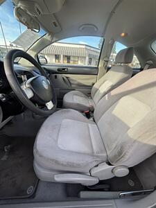 2004 Volkswagen New Beetle GL   - Photo 8 - Riverside, CA 92505