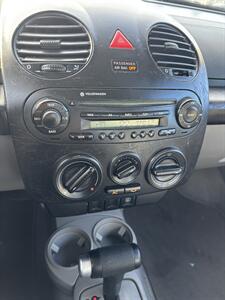 2004 Volkswagen New Beetle GL   - Photo 11 - Riverside, CA 92505