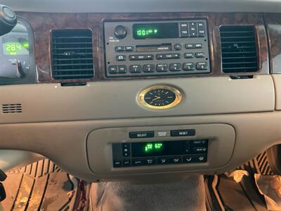 2001 Lincoln Town Car Cartier   - Photo 12 - Riverside, CA 92505