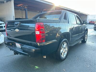 2009 Chevrolet Avalanche LT   - Photo 5 - Riverside, CA 92505