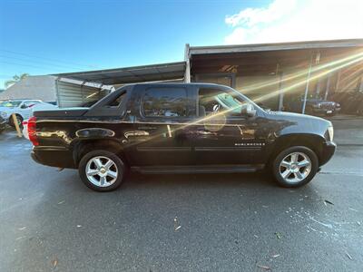2009 Chevrolet Avalanche LT   - Photo 4 - Riverside, CA 92505