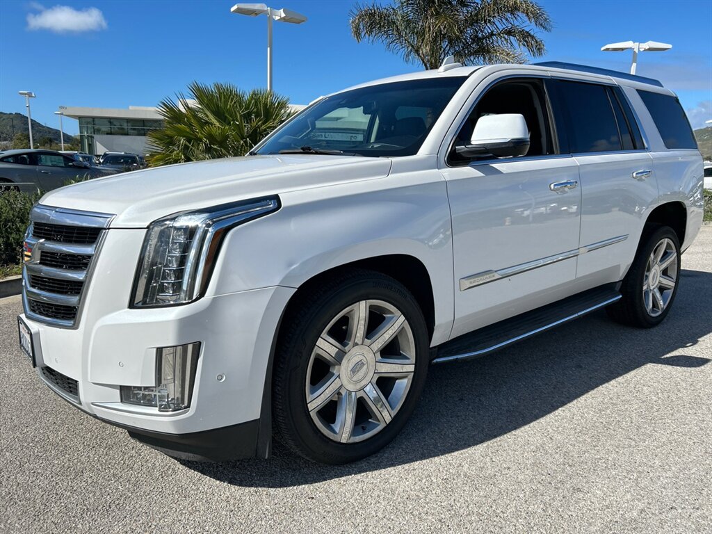 2019 Cadillac Escalade Luxury   - Photo 1 - Riverside, CA 92505