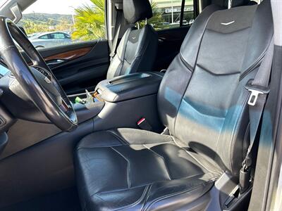 2019 Cadillac Escalade Luxury   - Photo 9 - Riverside, CA 92505