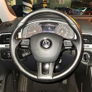 2011 Volkswagen Touareg AWD VR6 Lux   - Photo 13 - Portland, OR 97266