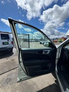 2017 Nissan Pathfinder SV   - Photo 13 - Albany, OR 97322