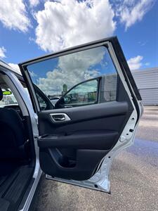 2017 Nissan Pathfinder SV   - Photo 16 - Albany, OR 97322