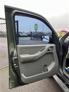 2005 Nissan Frontier LE   - Photo 11 - Albany, OR 97322