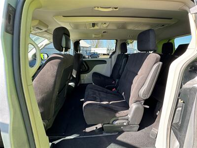 2014 Chrysler Town and Country Touring   - Photo 14 - Albany, OR 97322