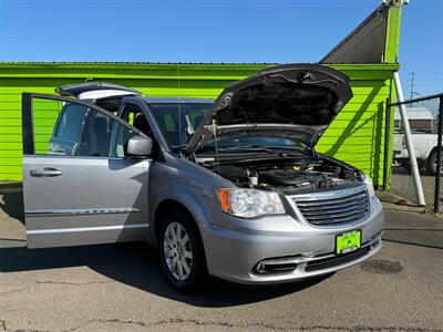 2014 Chrysler Town and Country Touring   - Photo 6 - Albany, OR 97322