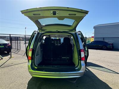 2014 Chrysler Town and Country Touring   - Photo 9 - Albany, OR 97322
