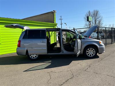 2014 Chrysler Town and Country Touring   - Photo 7 - Albany, OR 97322