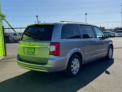 2014 Chrysler Town and Country Touring   - Photo 3 - Albany, OR 97322