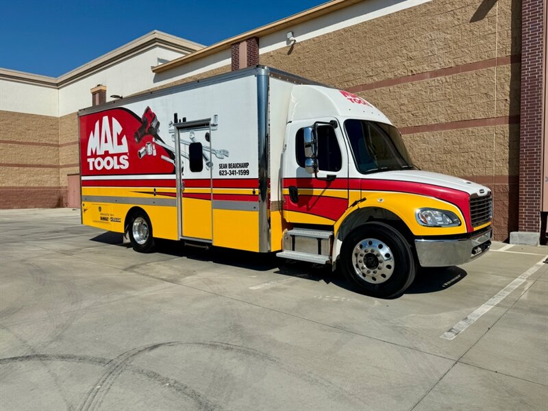 2022 Freightliner M2  