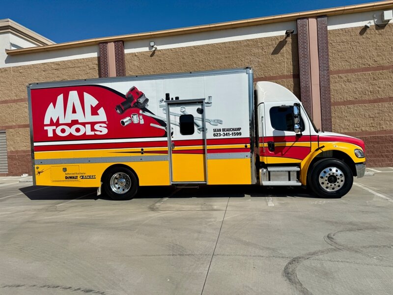 2022 Freightliner M2  