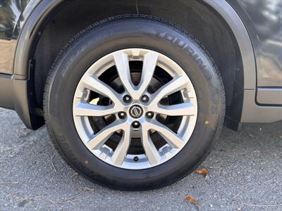 2018 Nissan Rogue SV   - Photo 13 - Fullerton, CA 92833-4276