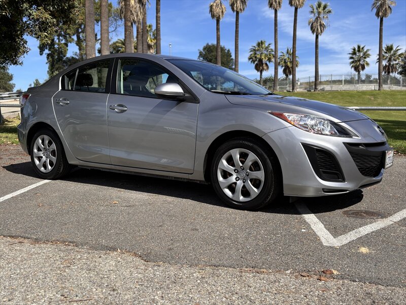 2011 Mazda Mazda3 i Sport  