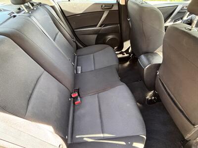 2011 Mazda Mazda3 i Sport   - Photo 21 - Fullerton, CA 92833-4276