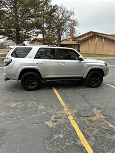 2019 Toyota 4Runner SR5   - Photo 4 - Midvale, UT 84047