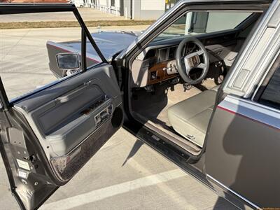 1988 Lincoln Town Car Cartier - Photo 61 - Statesville, NC 28677