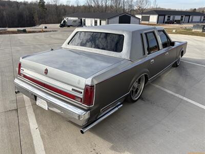 1988 Lincoln Town Car Cartier - Photo 4 - Statesville, NC 28677