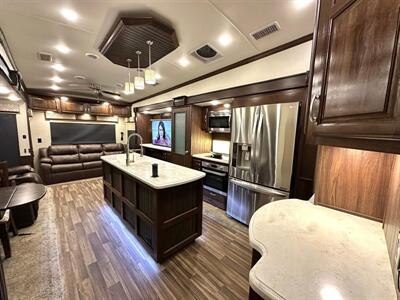 2018 Forest River Cardinal M-3456RL - Photo 2 - Albuquerque, NM 87105