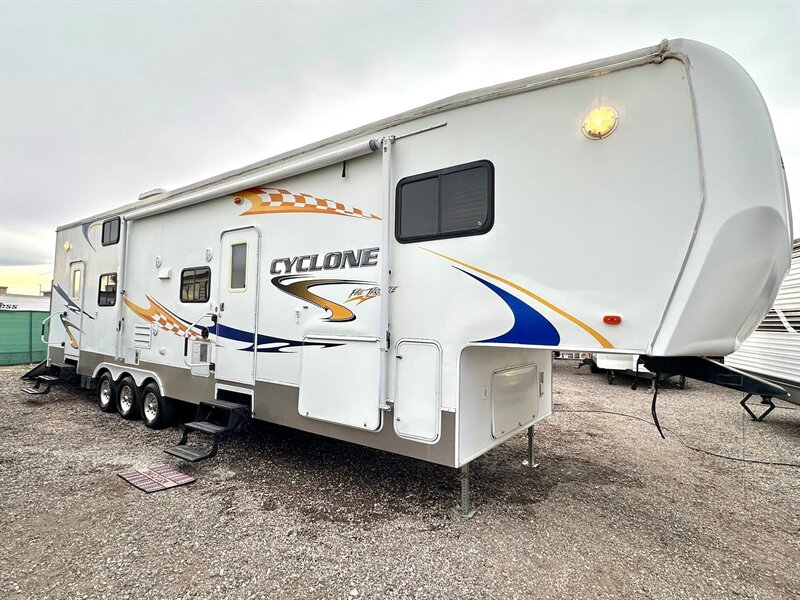 2007 HEARTLAND CYCLONE 3795  