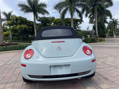 2010 Volkswagen New Beetle Convertible SE  CONVERTIBLE - Photo 10 - Pompano Beach, FL 33069