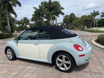 2010 Volkswagen New Beetle Convertible SE  CONVERTIBLE - Photo 8 - Pompano Beach, FL 33069