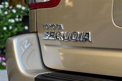 2005 Toyota Sequoia SR5   - Photo 42 - Van Nuys, CA 91402
