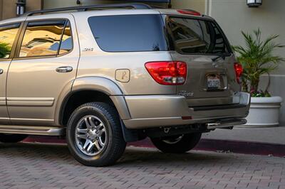 2005 Toyota Sequoia SR5   - Photo 12 - Van Nuys, CA 91402