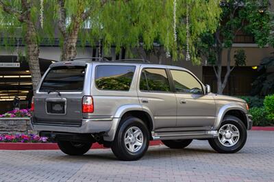 2002 Toyota 4Runner SR5   - Photo 12 - Van Nuys, CA 91402