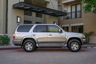2002 Toyota 4Runner SR5   - Photo 14 - Van Nuys, CA 91402