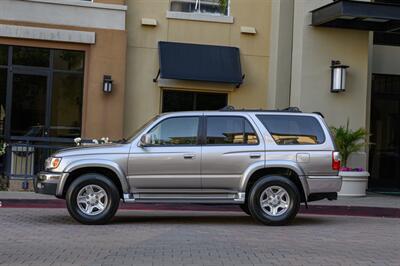 2002 Toyota 4Runner SR5   - Photo 8 - Van Nuys, CA 91402