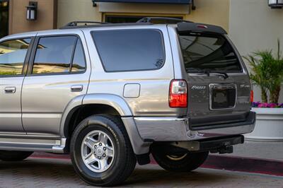 2002 Toyota 4Runner SR5   - Photo 10 - Van Nuys, CA 91402