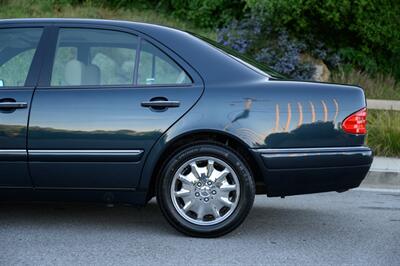 1997 Mercedes-Benz E 320  [ SOLD on Bring A Trailer ] - Photo 8 - Van Nuys, CA 91402