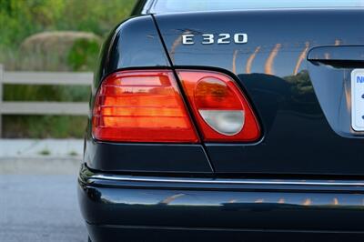 1997 Mercedes-Benz E 320  [ SOLD on Bring A Trailer ] - Photo 28 - Van Nuys, CA 91402