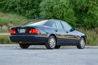 1997 Mercedes-Benz E 320  [ SOLD on Bring A Trailer ] - Photo 35 - Van Nuys, CA 91402