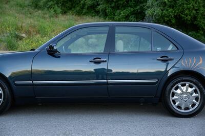 1997 Mercedes-Benz E 320  [ SOLD on Bring A Trailer ] - Photo 7 - Van Nuys, CA 91402