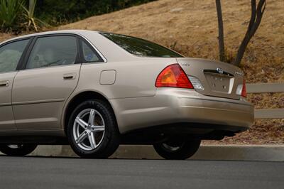 2002 Toyota Avalon XLS   - Photo 15 - Van Nuys, CA 91402